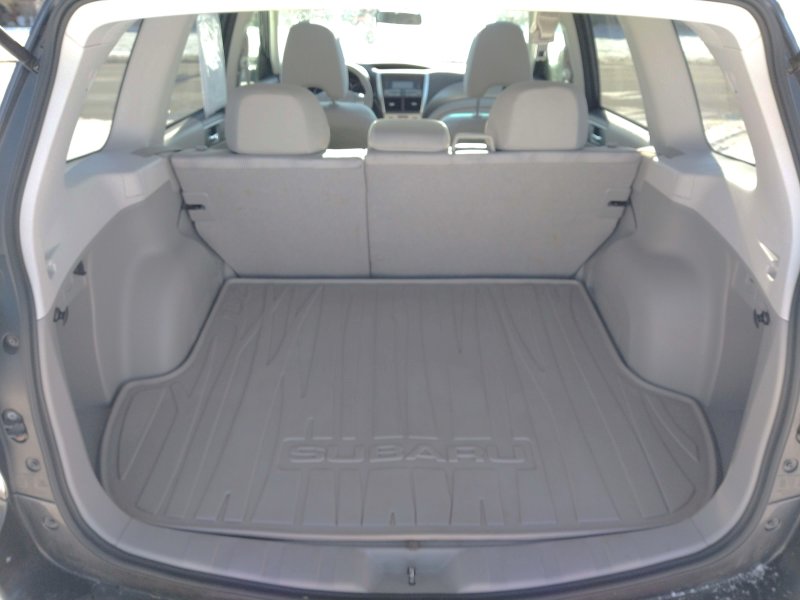 2010 Subaru Forester 2.5x Premium. n