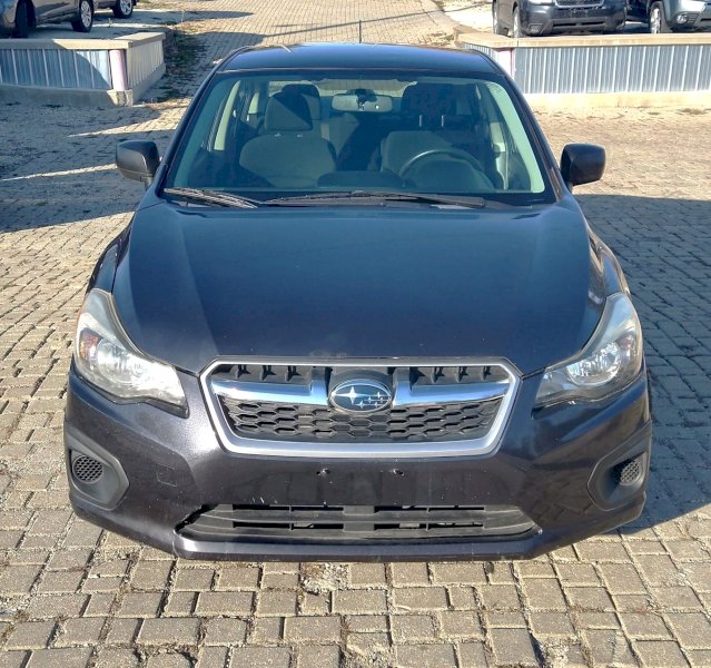 2013 Subaru Impreza 2.0i sedan. b2
